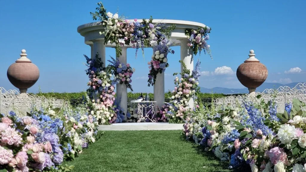Luxury floral design associated with Flexyno