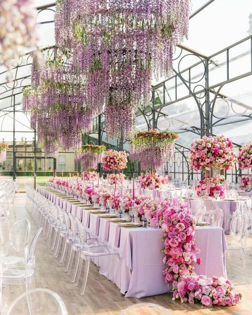 Vertical floral décor concept for a contemporary wedding