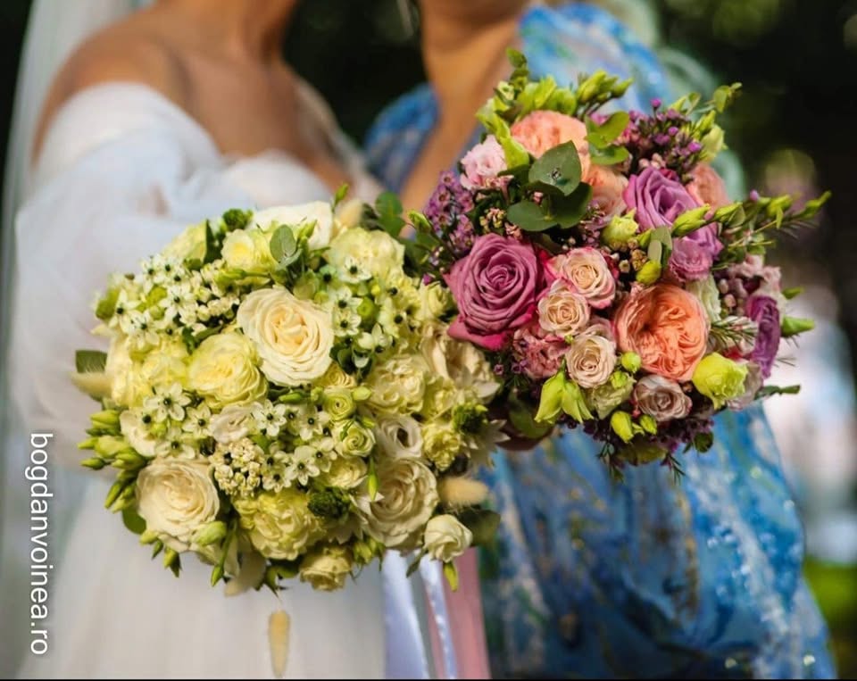 Floral arrangement by Florăria Adelle
